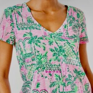 New with Tags Lilly Pulitzer Etta V-neck top size medium